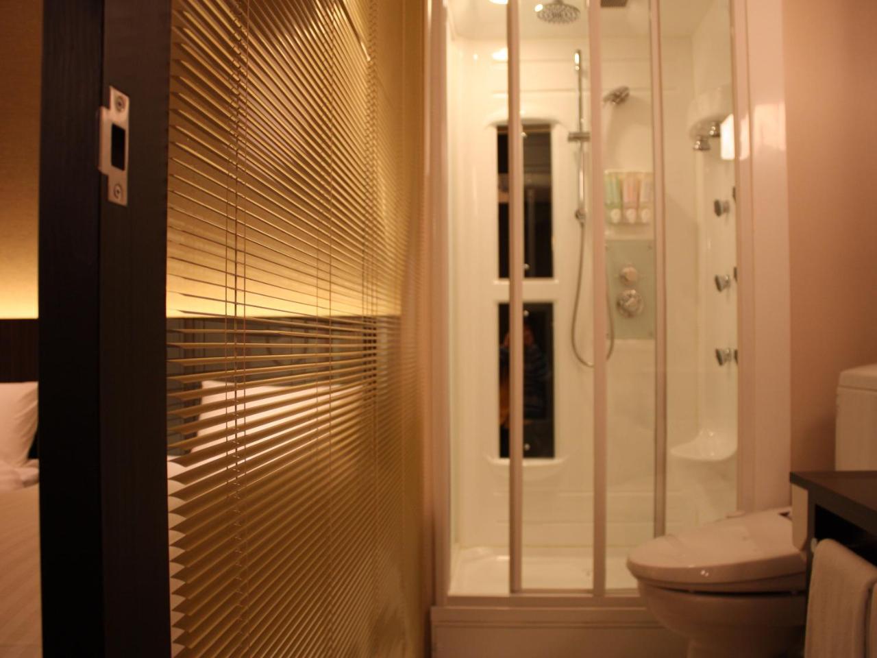 Crossover Hotel econômico Osaka