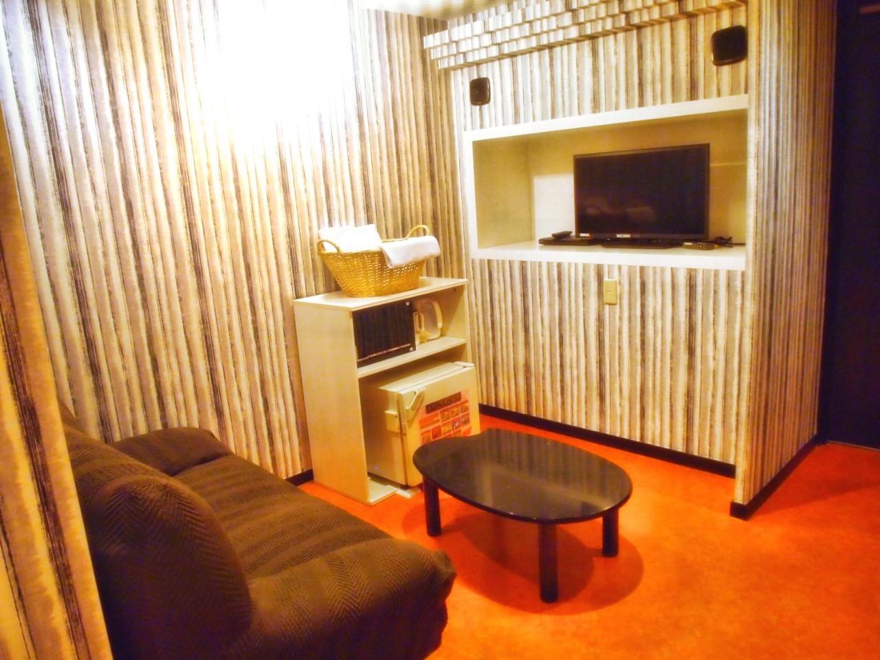 24 Hotel *