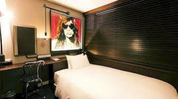 Rock Star 3*