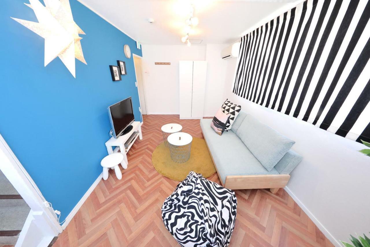 Vivid Zebra House Apartment Osaka