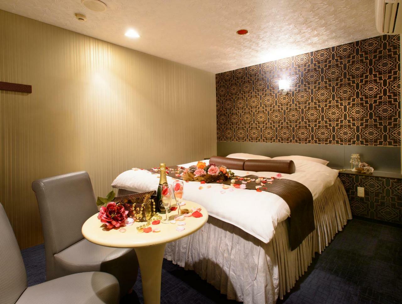 Love hotel Sakuranomiya Little Chapel Christmas (adults Only)