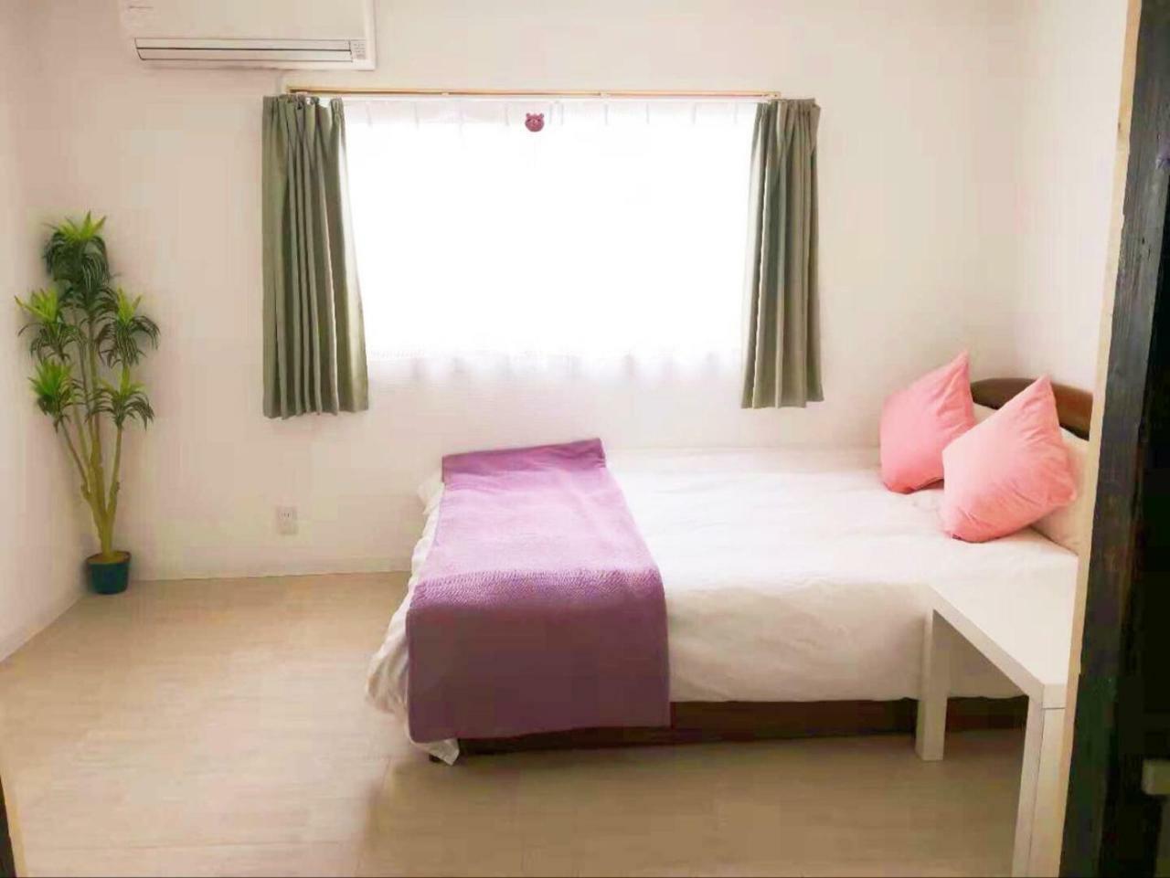 Holiday home 2 Floors Japanese Style, Direct To Kix, 10mins Train To Namba, 5mins Walk To Stn , 2-6ppl Osaka
