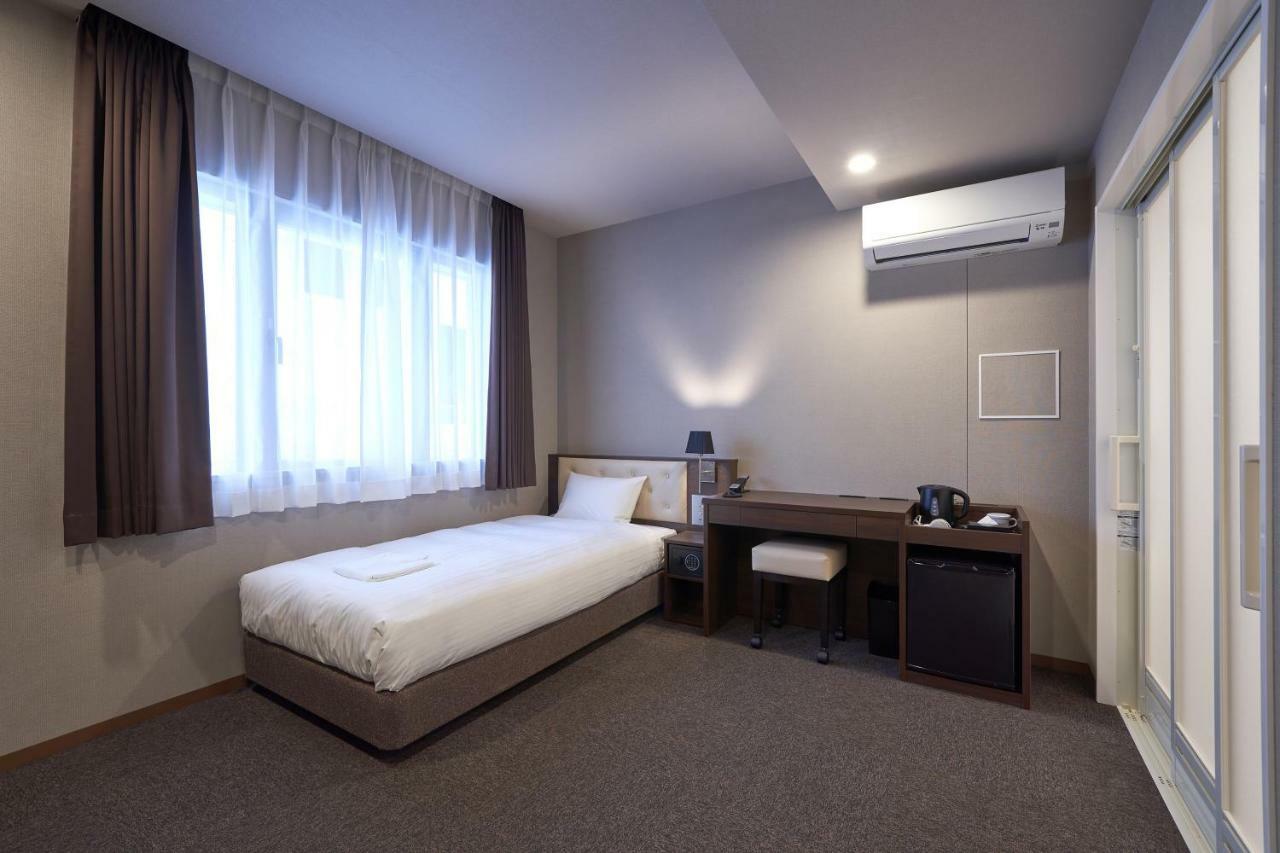 Welina Premier Shinsaibashi Hotel 3*