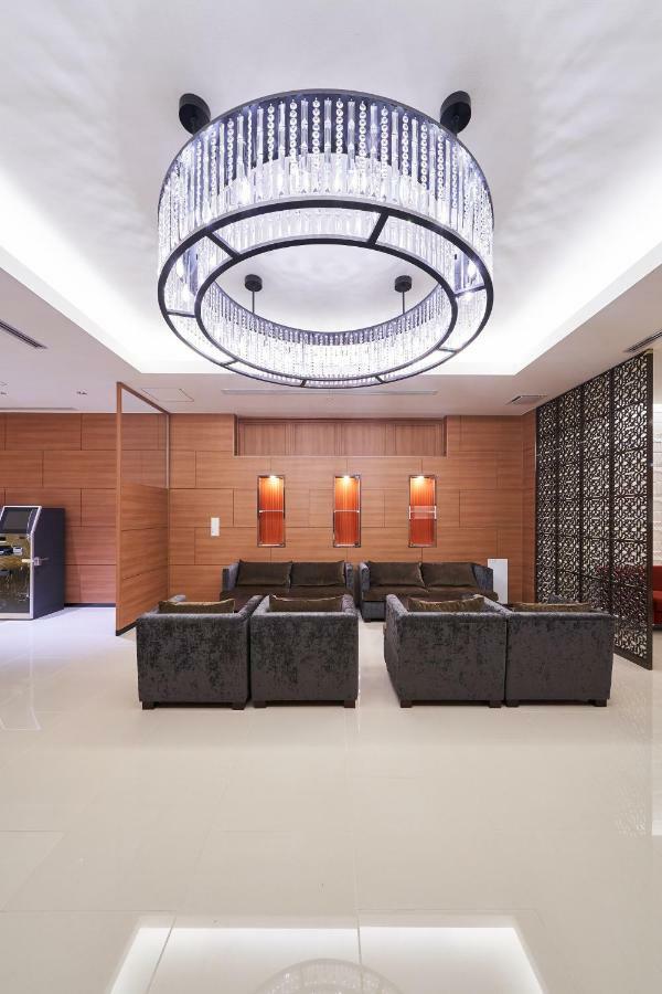 Welina Premier Shinsaibashi Hotel 3*