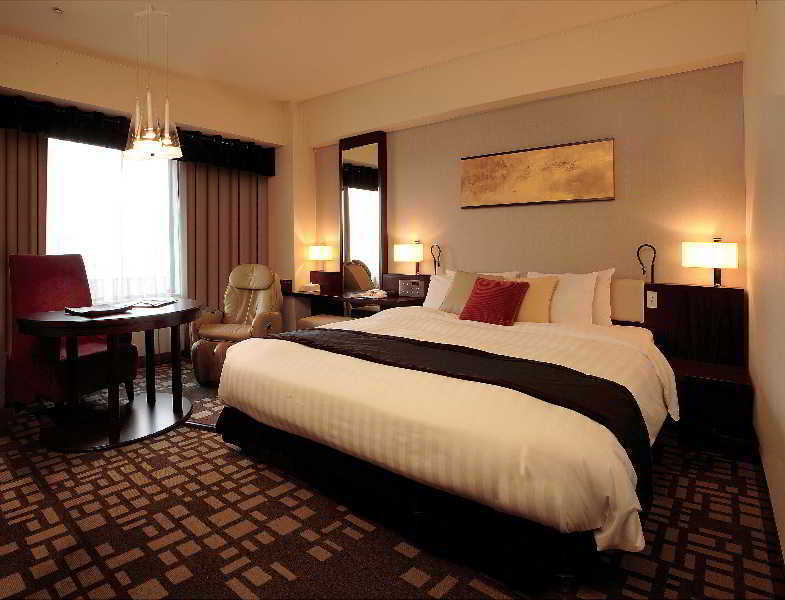 Courtyard By Marriott Shin-osaka Station Hotel