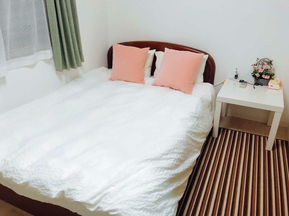 Holiday home 2 Floors Japanese Style, Direct To Kix, 10mins Train To Namba, 5mins Walk To Stn , 2-6ppl