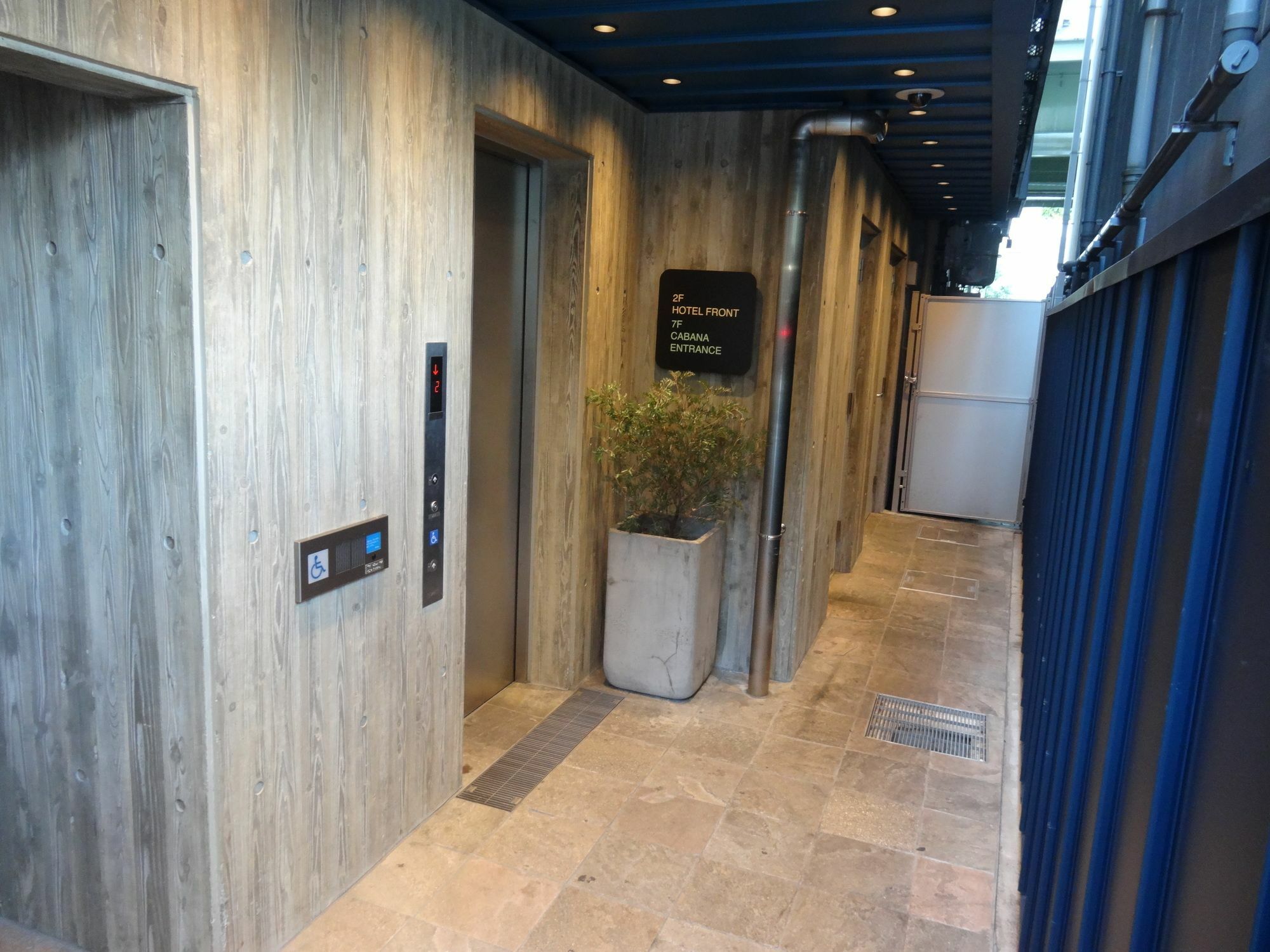 Hotel The 4*