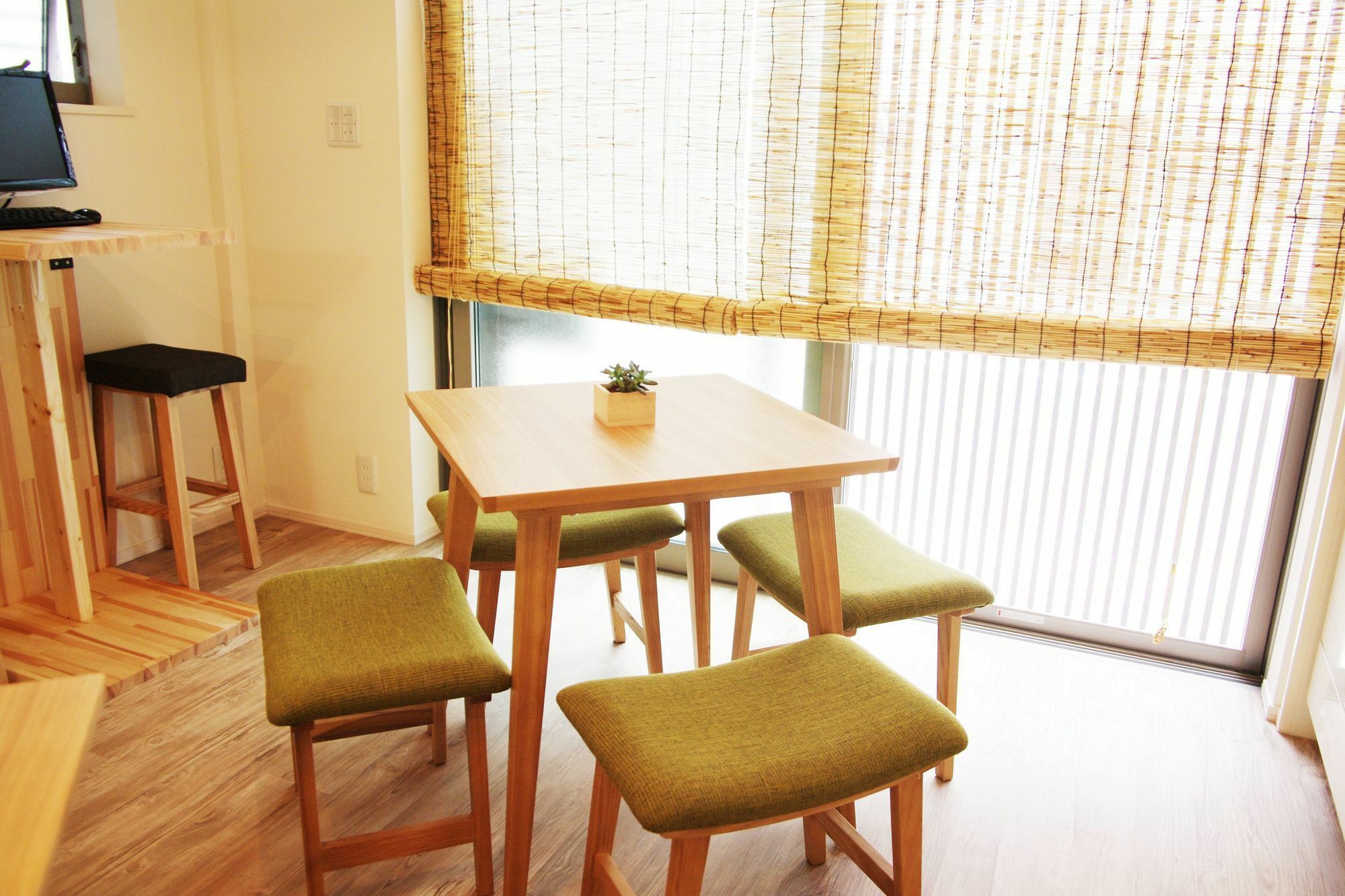 Poly Apartment *