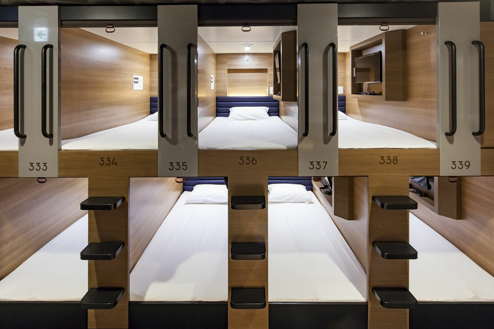 Capsule hotel Y's Namba *