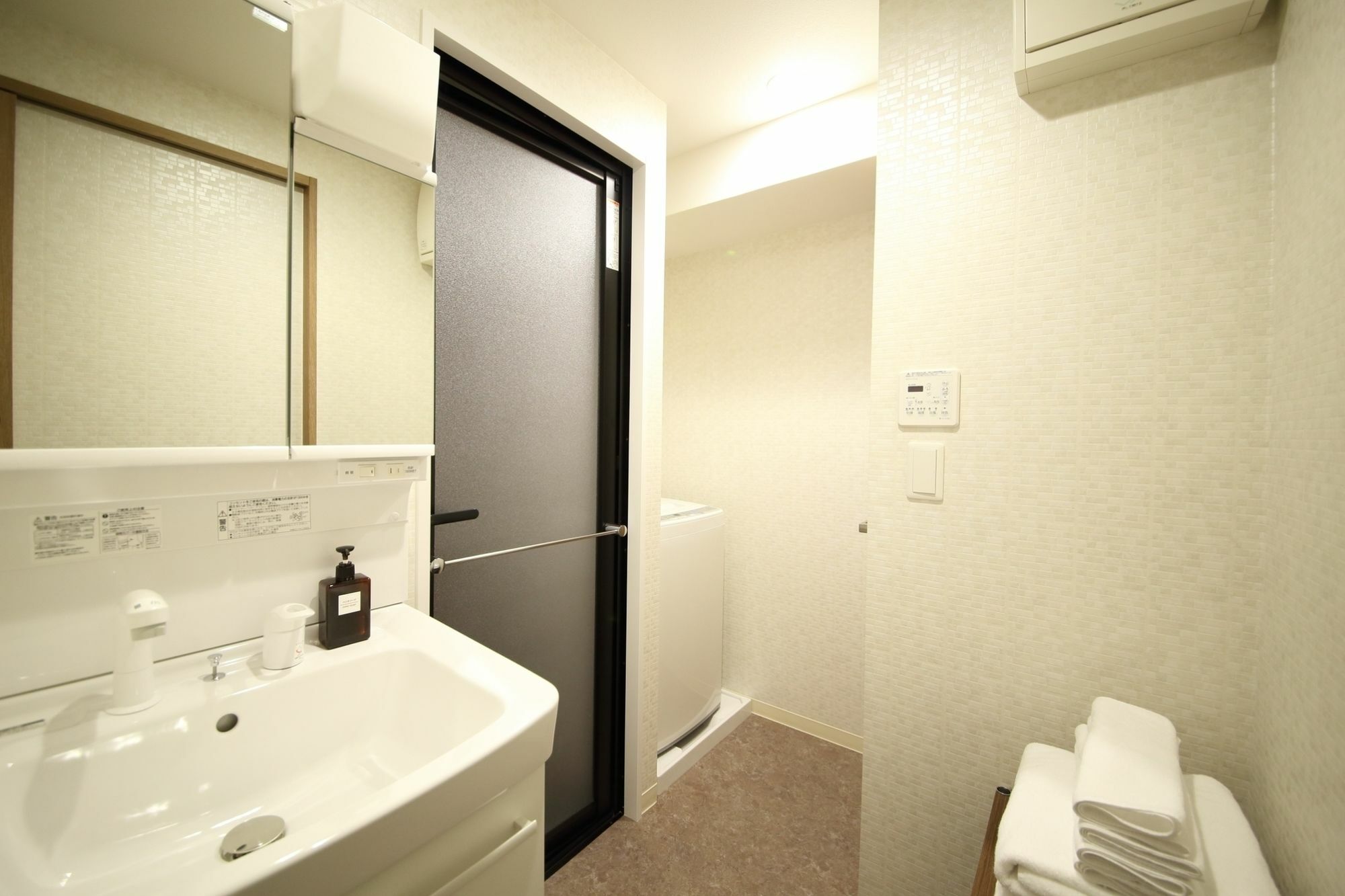 Apartment Alex's Shinsaibashi Osaka