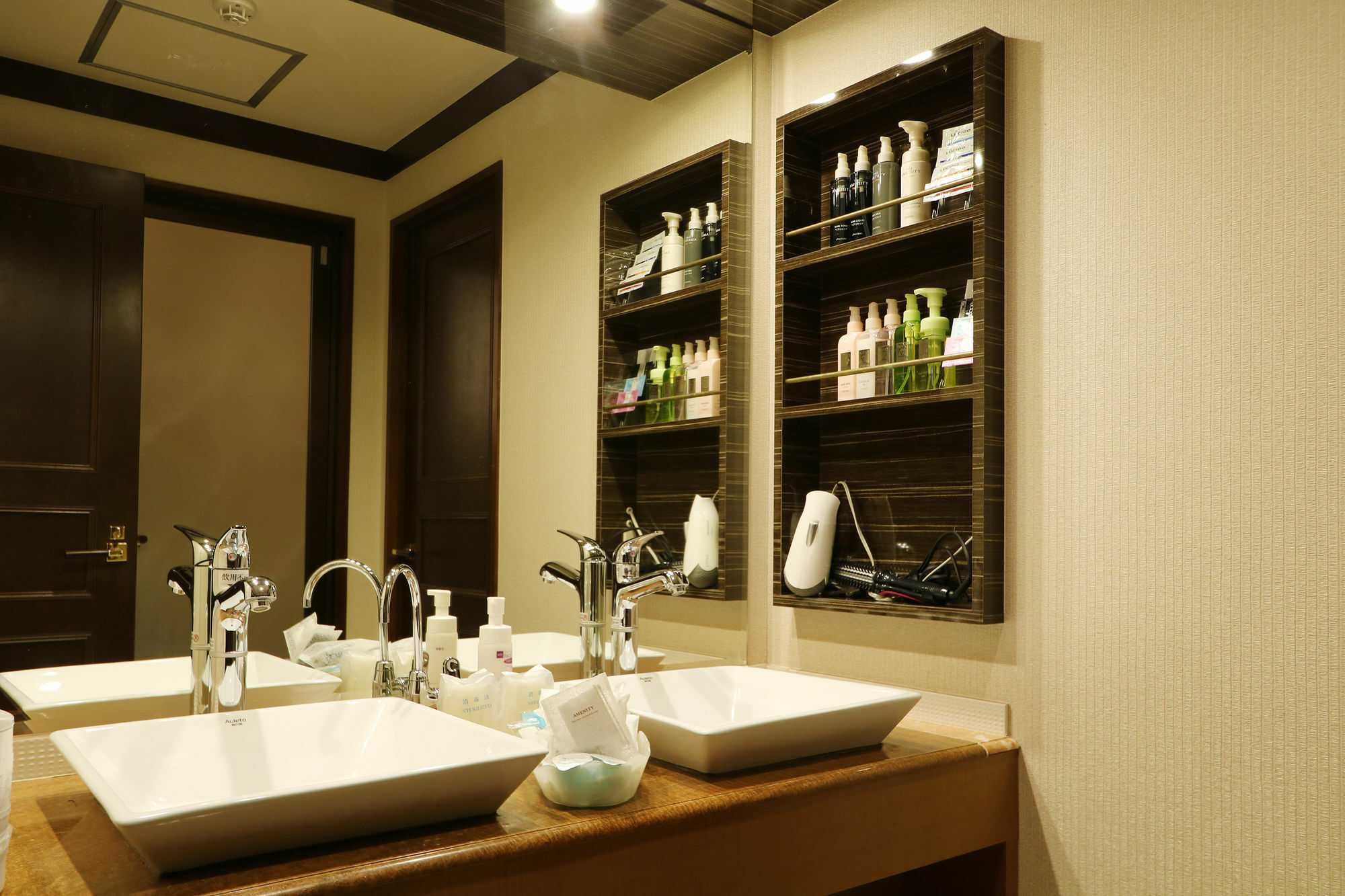Kanade Shinsaibashi Hotel 3*
