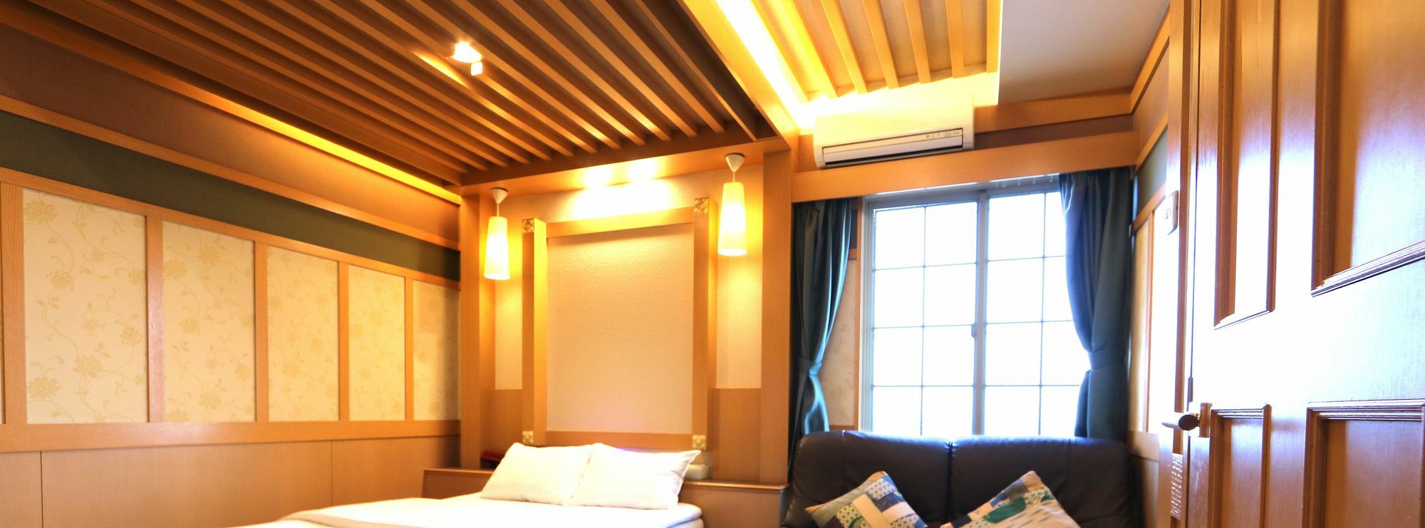 Kanade Shinsaibashi Hotel 3*