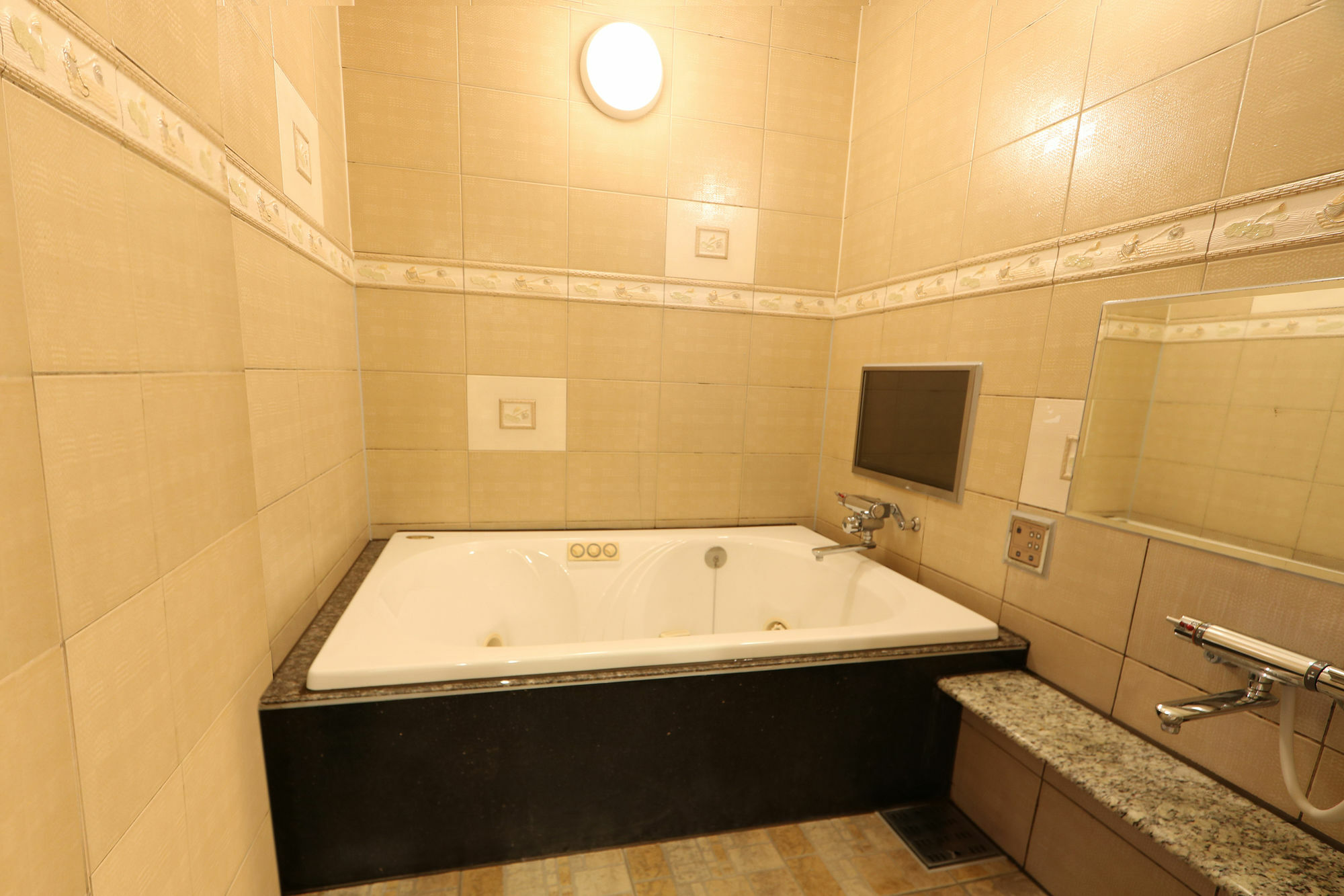 Kanade Shinsaibashi Hotel 3*