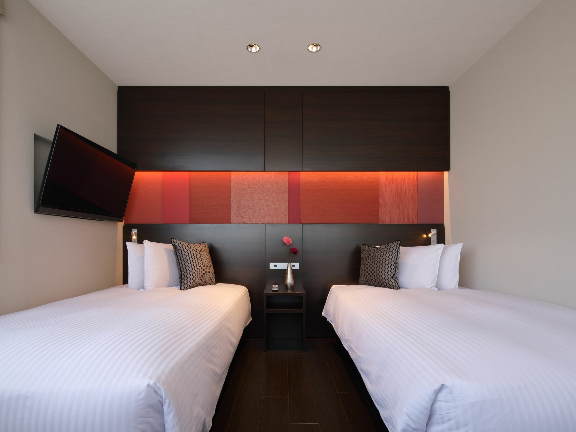 Red Roof & Namba Nipponbashi Hotel 3*