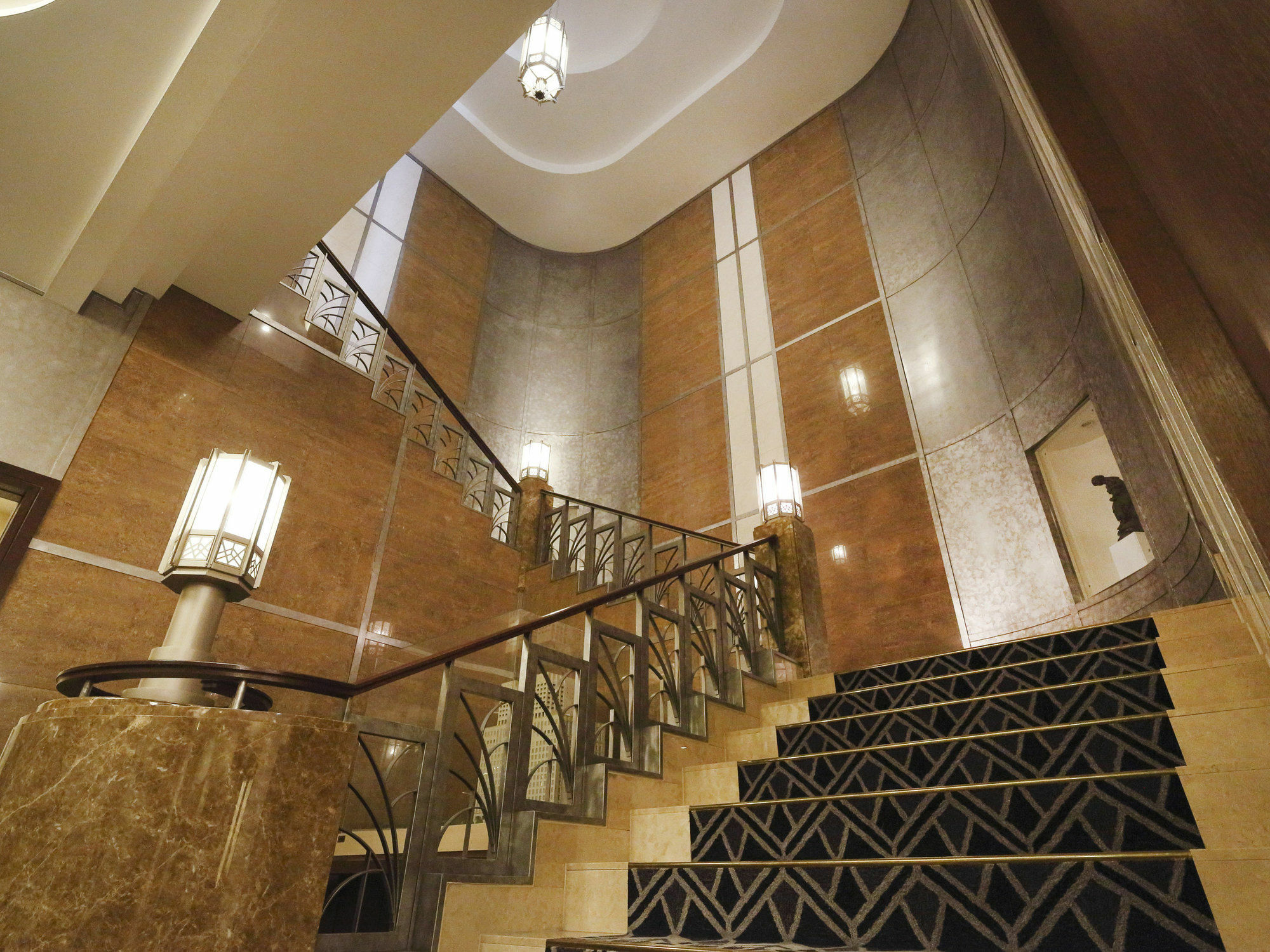 Monterey La Soeur Hotel 4*