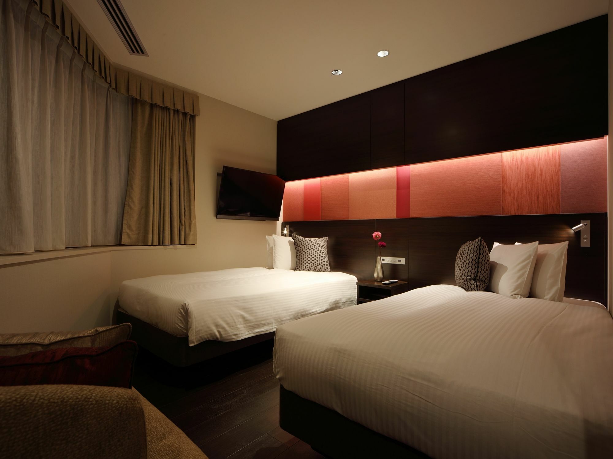 Red Roof & Namba Nipponbashi Hotel 3*