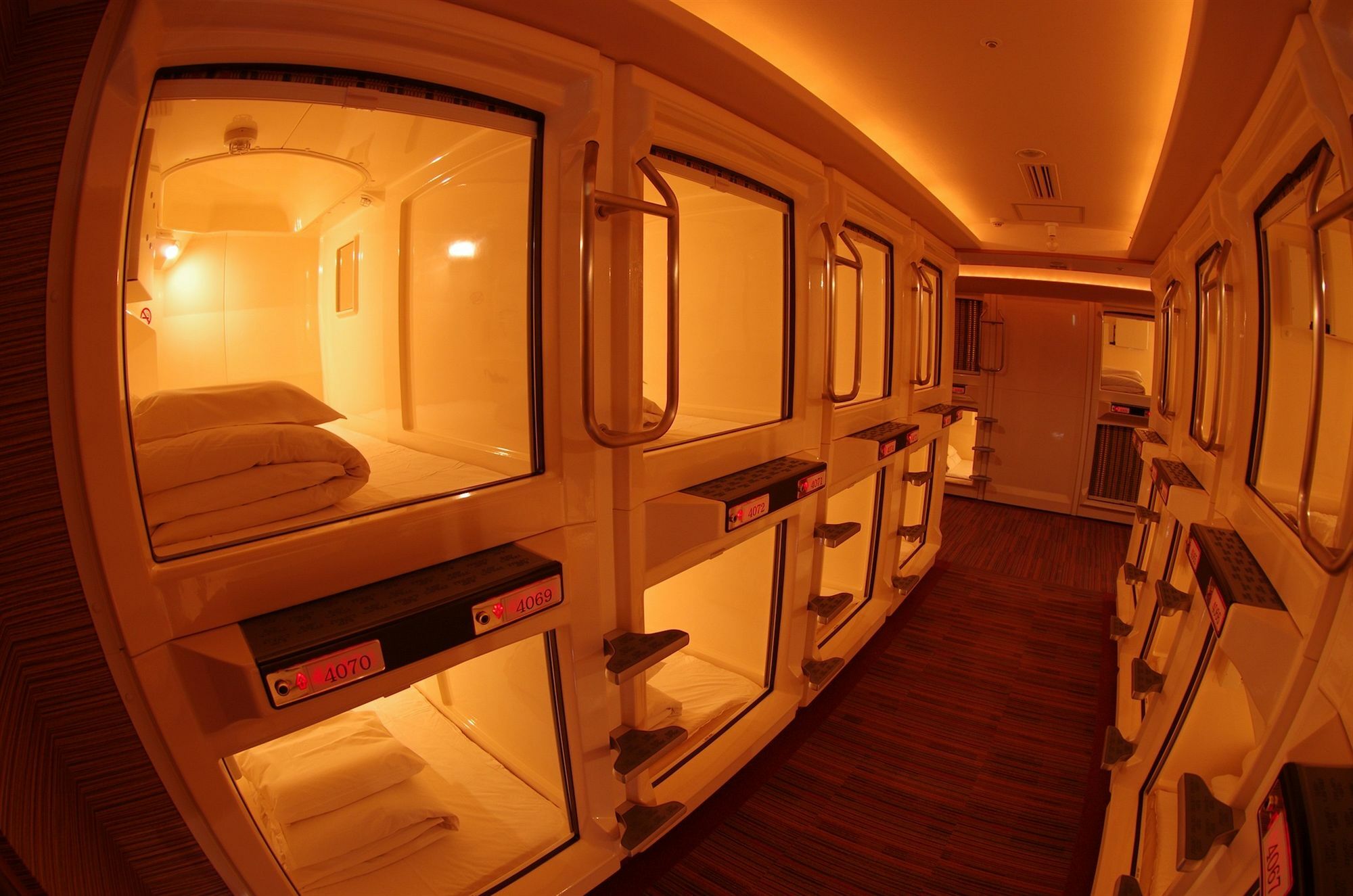 Hotel Capsule - Caters To Men 2*