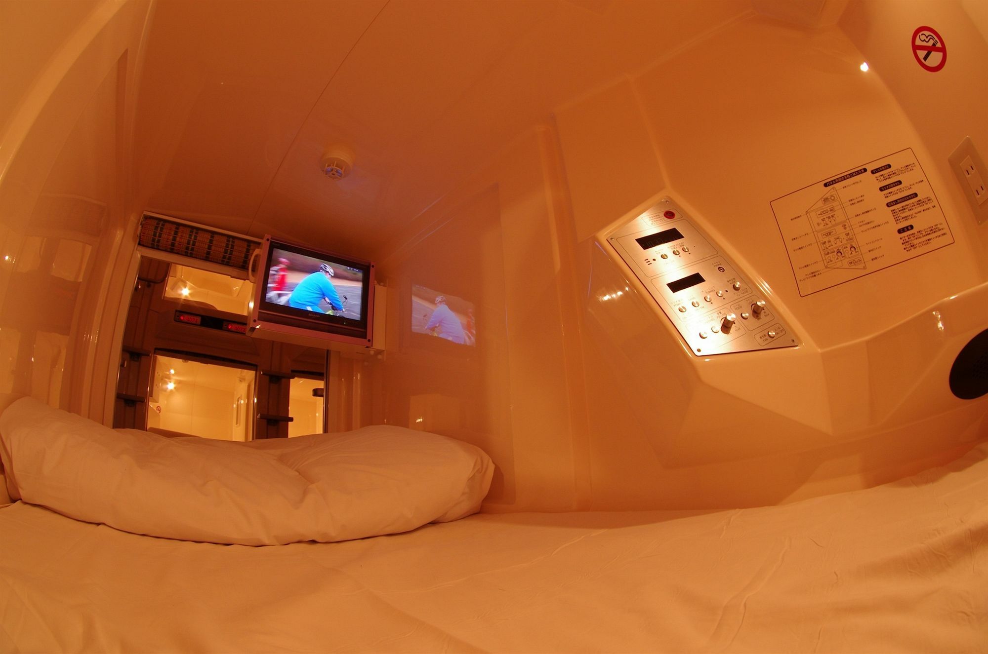 Hotel Capsule - Caters To Men 2*