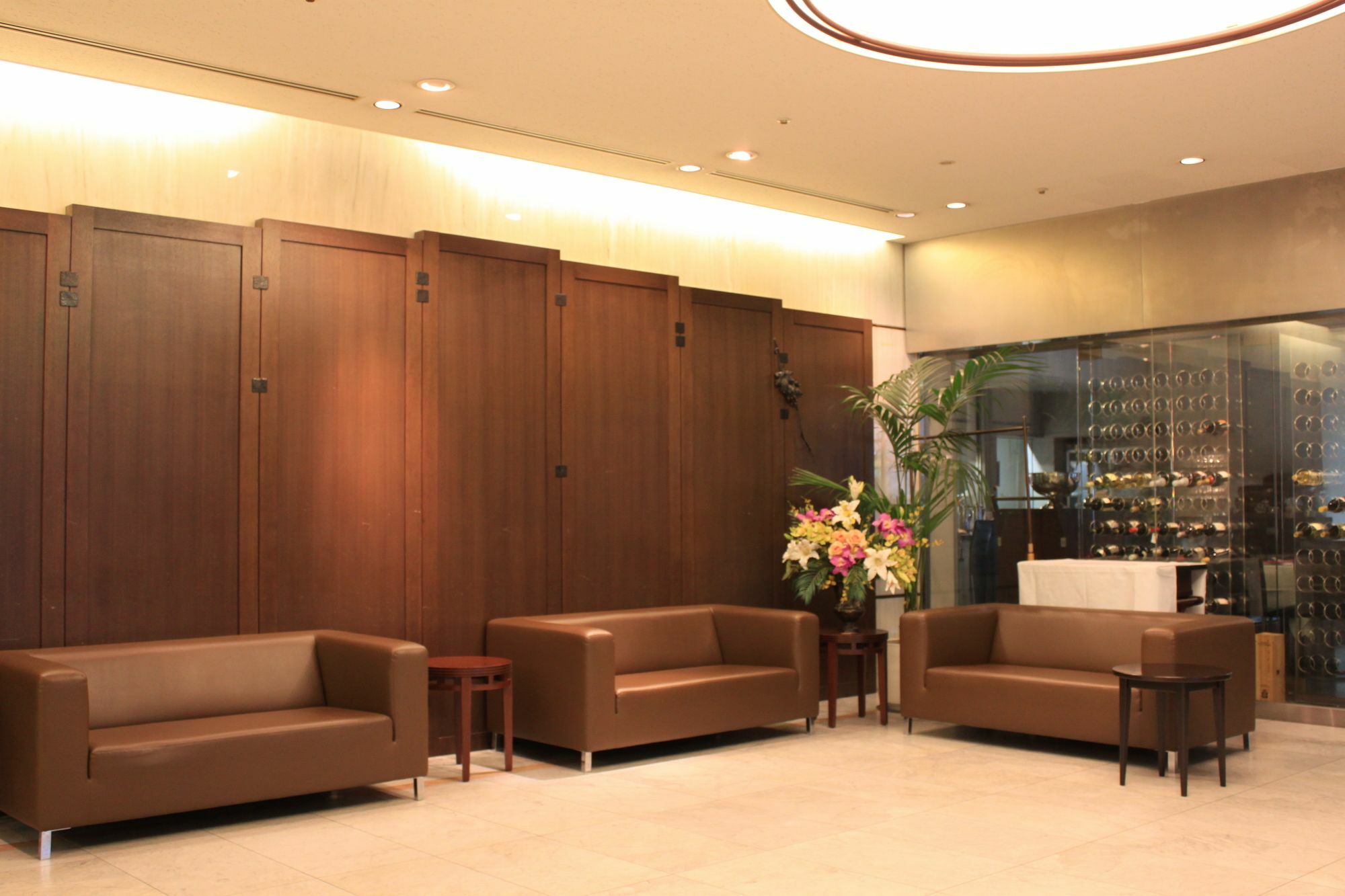 Ip - Imperial Palace Group Osaka