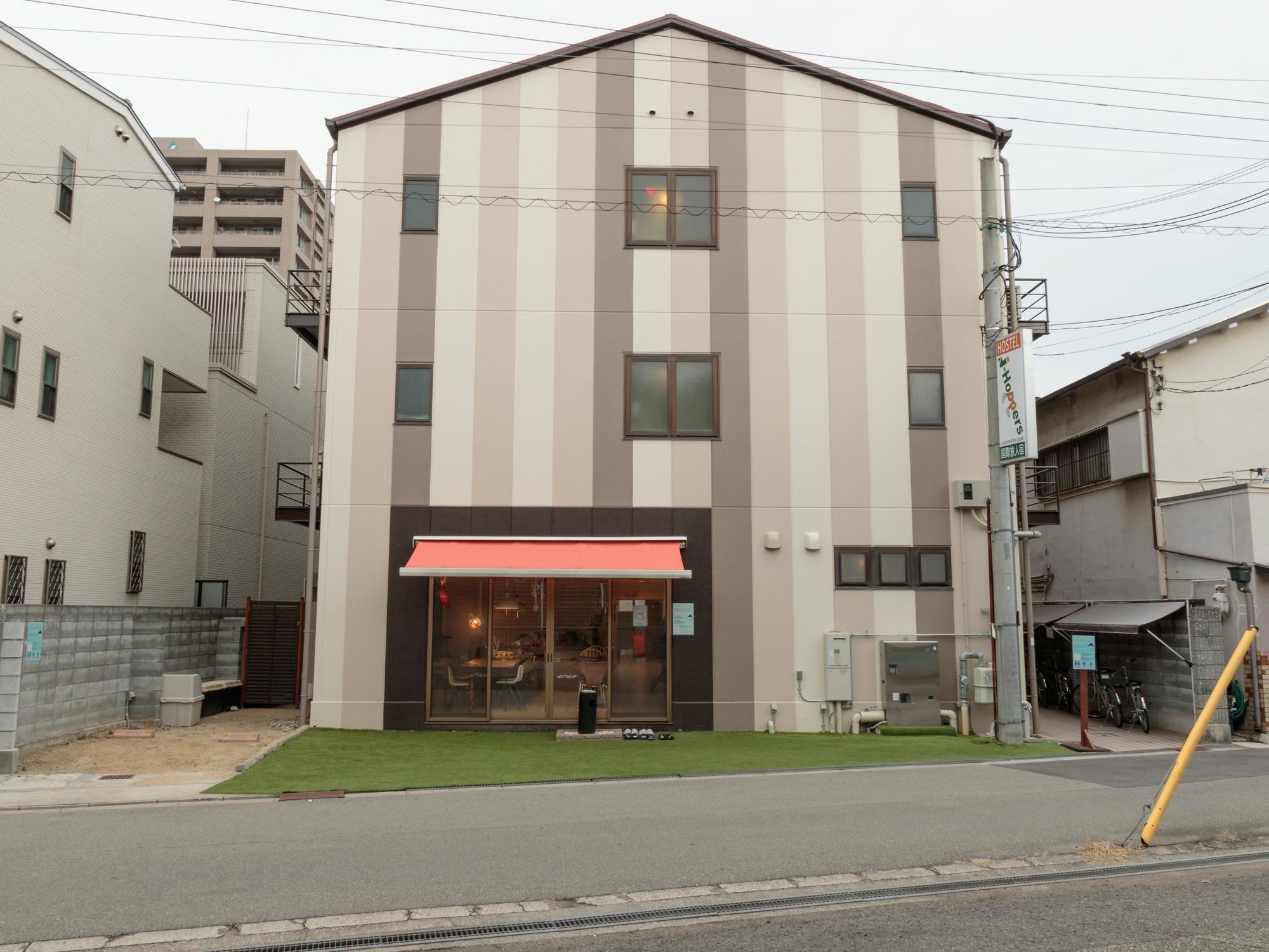 J-hoppers Universal Guest house