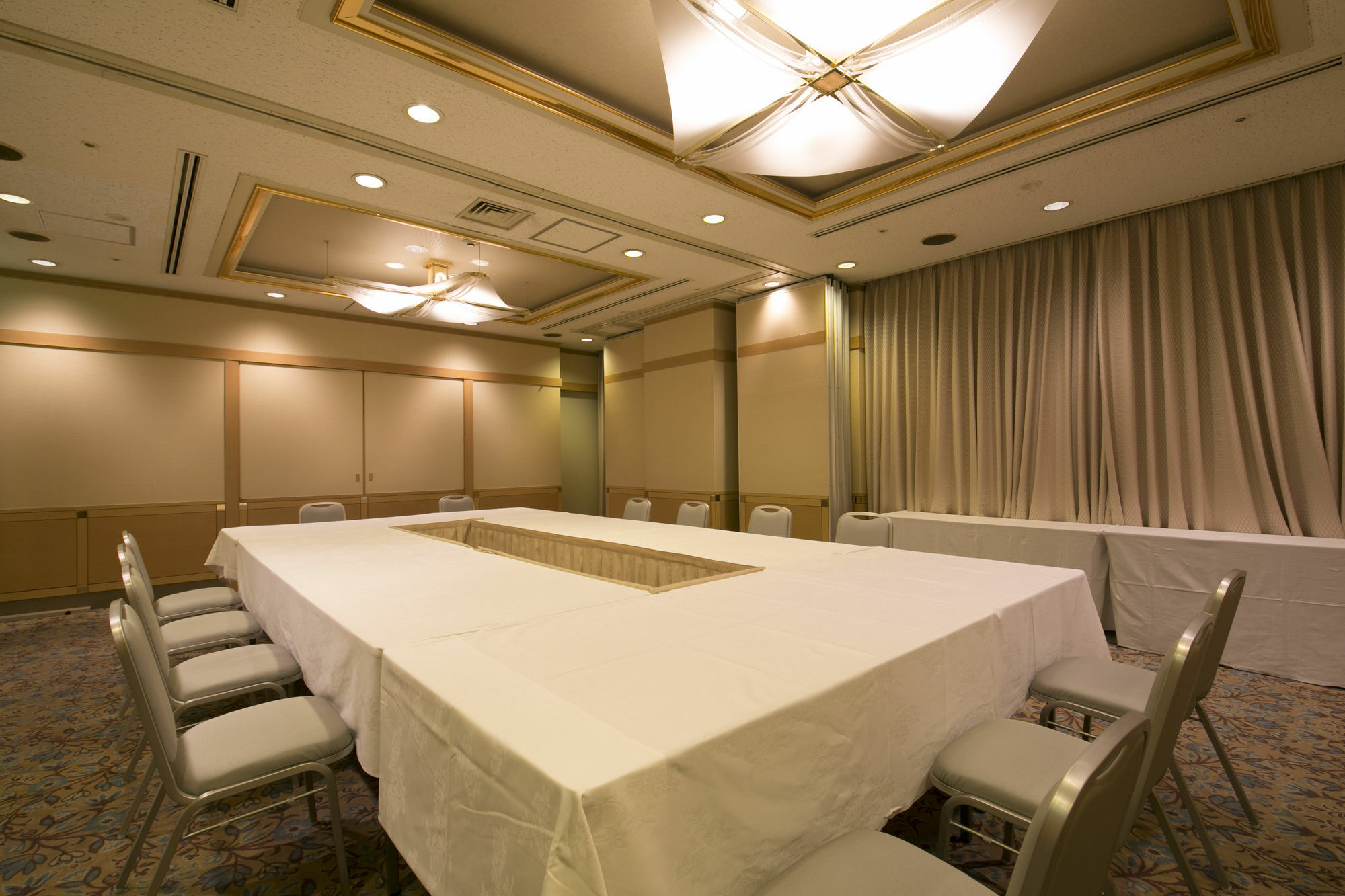 Shin Washington Plaza Hotel 3*