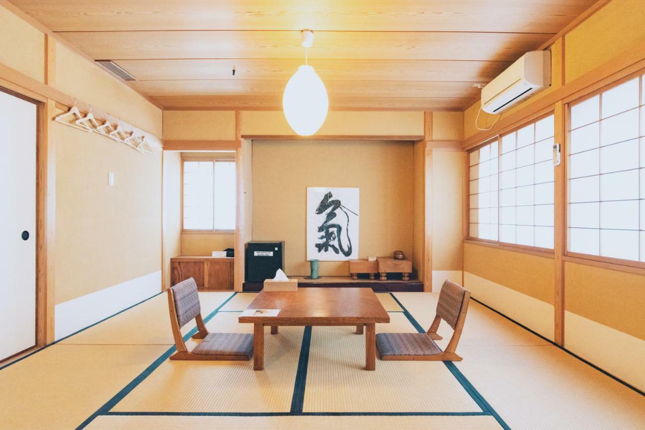 Ark Hostel *