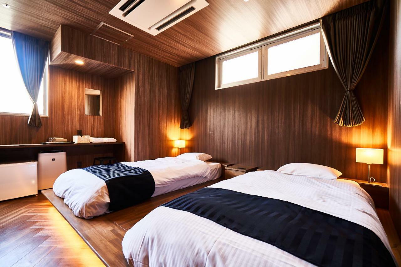 &and Hommachi East Hostel *