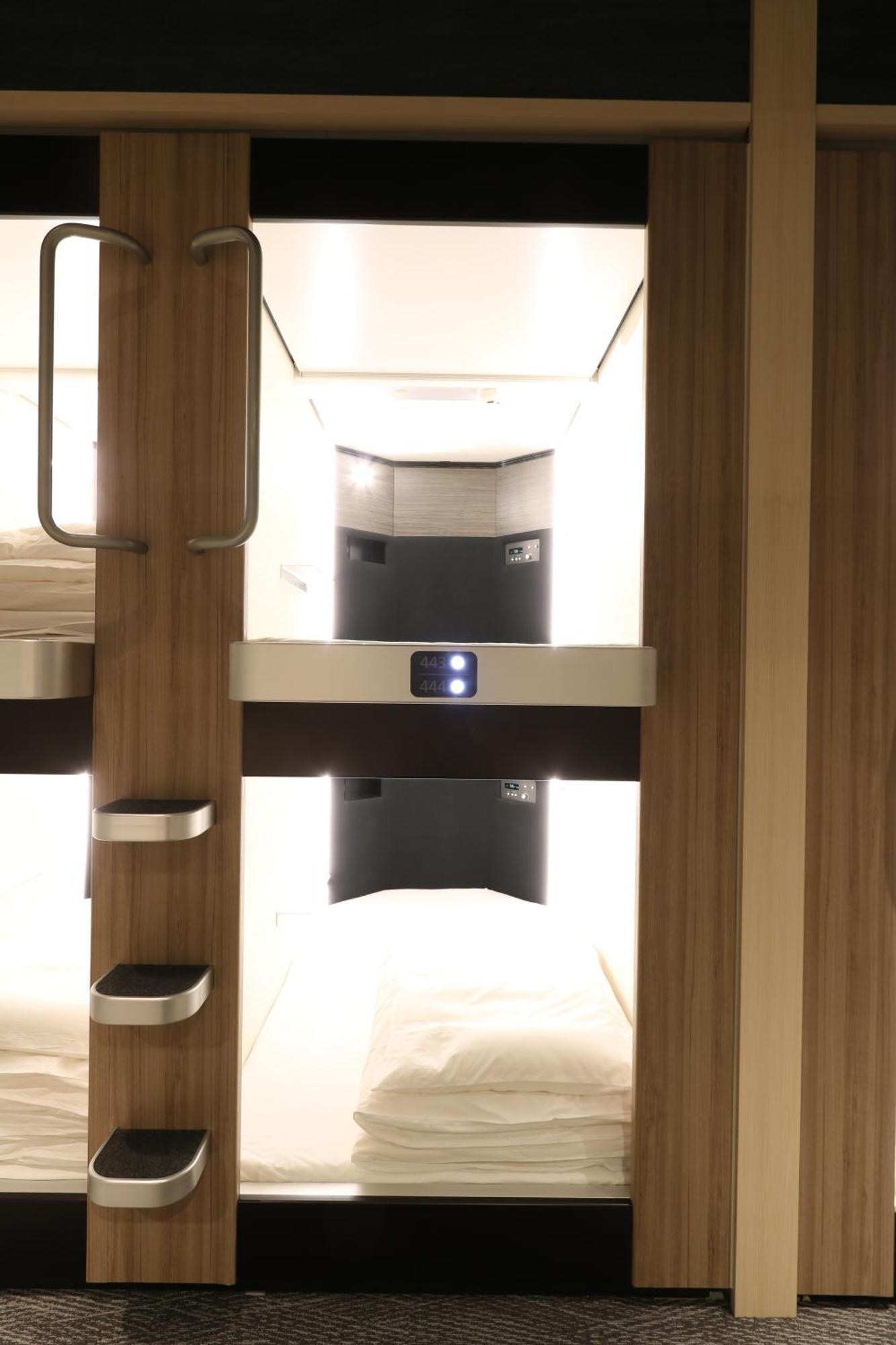 & Capsule J-ship Namba Hotel cápsula 3*
