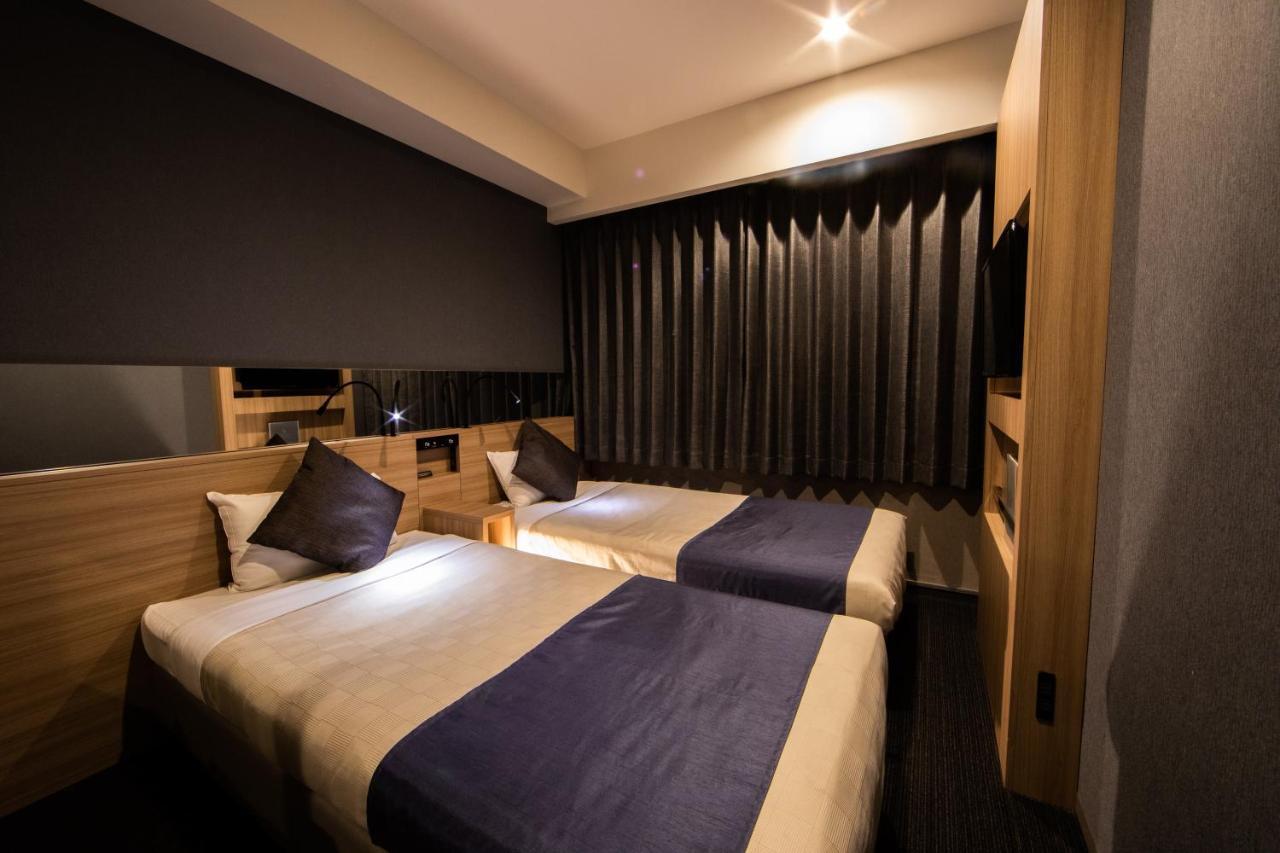 Quintessa Shinsaibashi Comic & Books Hotel