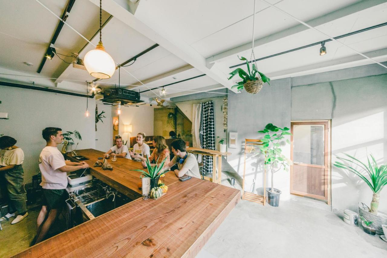 Hippo And Cafe Bar Guest house Osaka