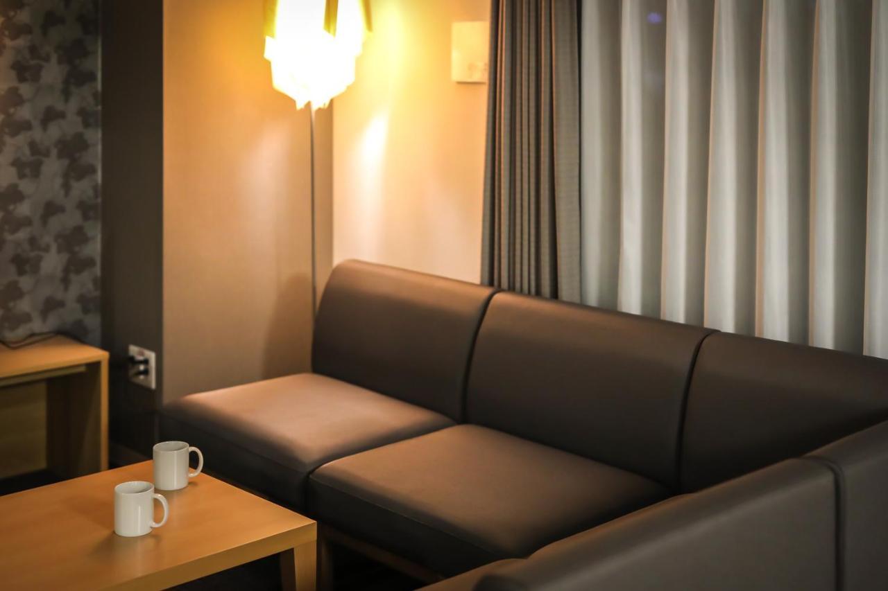 Takuto Hommachi West Apartment Osaka
