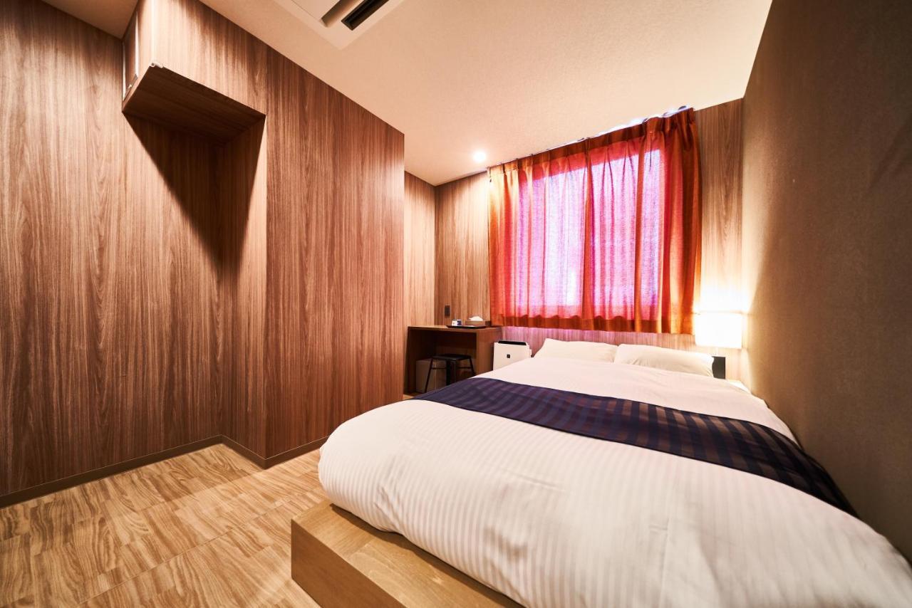 Hostel &and Shinsaibashi East *