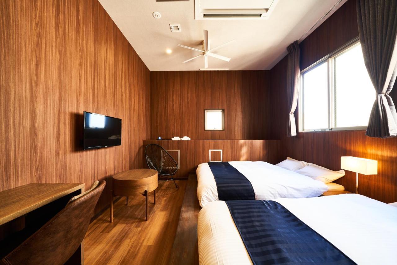 Hostel &and Shinsaibashi East