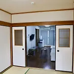 난바 도톤보리 7분,주차장있는 침대방 3개 다다미방 1개 단독주택,최대12명,지하철역 4분