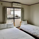 난바 도톤보리 7분,주차장있는 침대방 3개 다다미방 1개 단독주택,최대12명,지하철역 4분