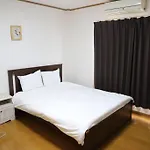 난바 도톤보리 7분,주차장있는 침대방 3개 다다미방 1개 단독주택,최대12명,지하철역 4분