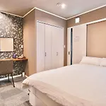 F House 青い海