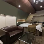 ホテル ジュエリージュエリー 十三 (Adults Only)