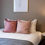 Bijou Suites Pieces