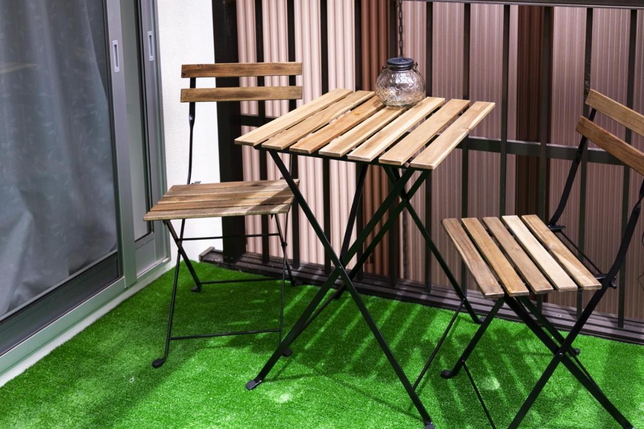 駅まで3分7人で広々使えるスタイリッシュ空間です Apartment Osaka