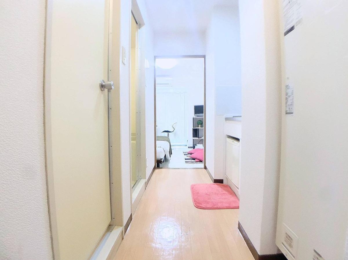 Aaron West Apartment *