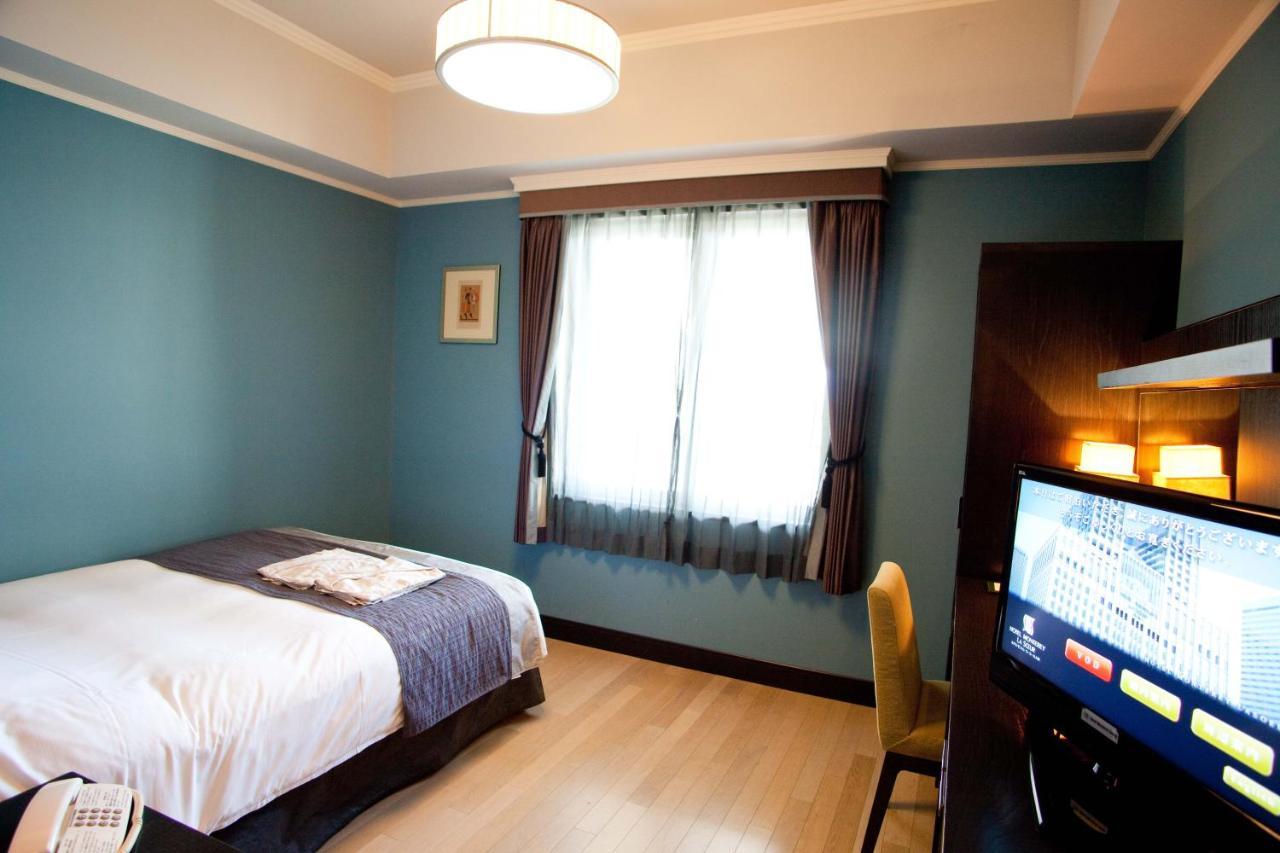 Monterey La Soeur Hotel
