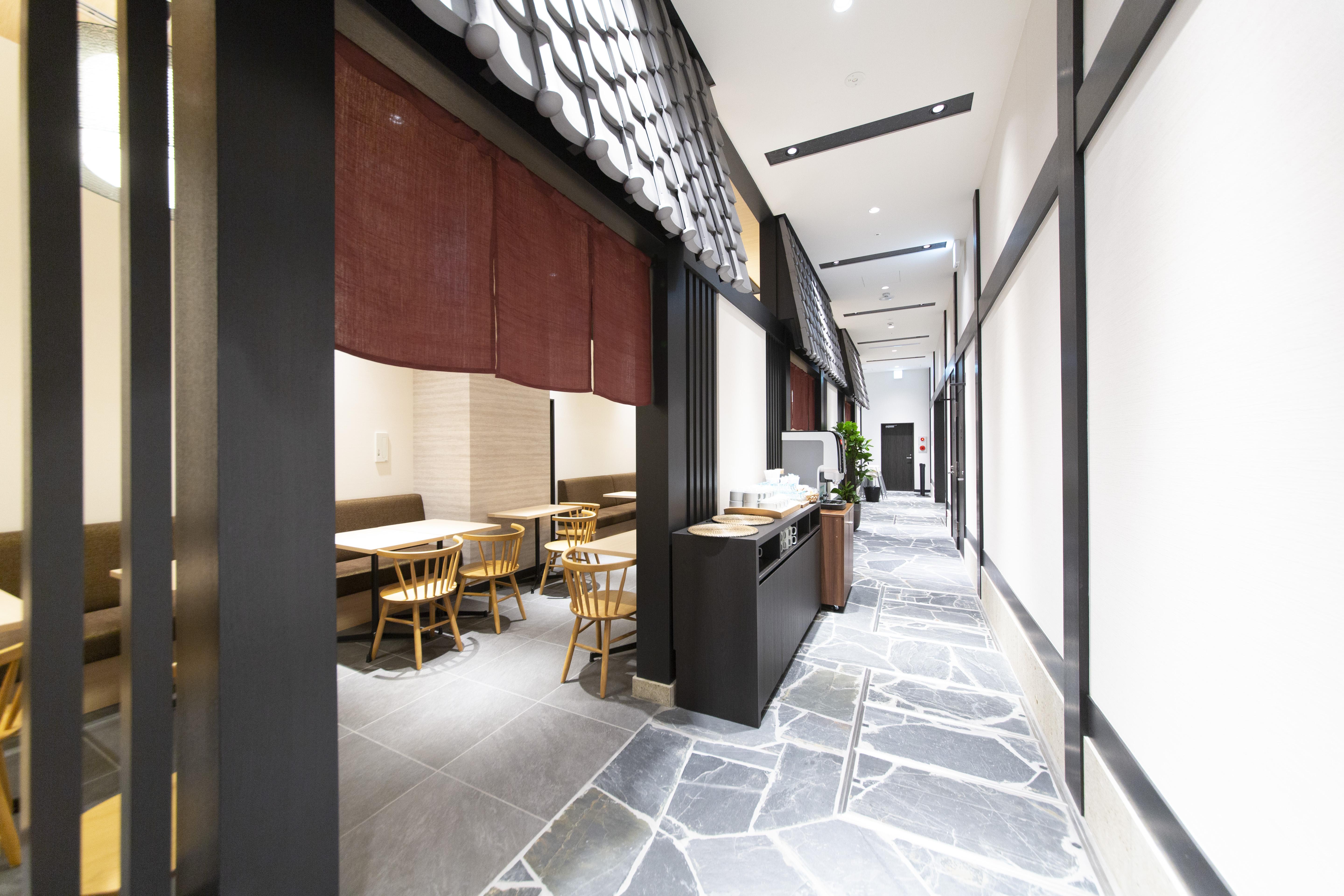 Hillarys Shinsaibashi 3*