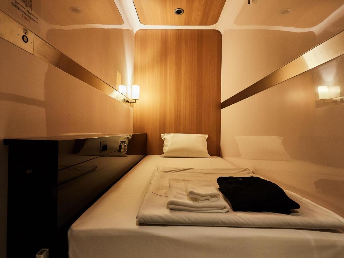 First Nishi Umeda Hotel cápsula 2*