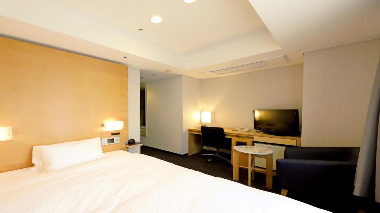 Smile Yotsubashi Hotel 3*