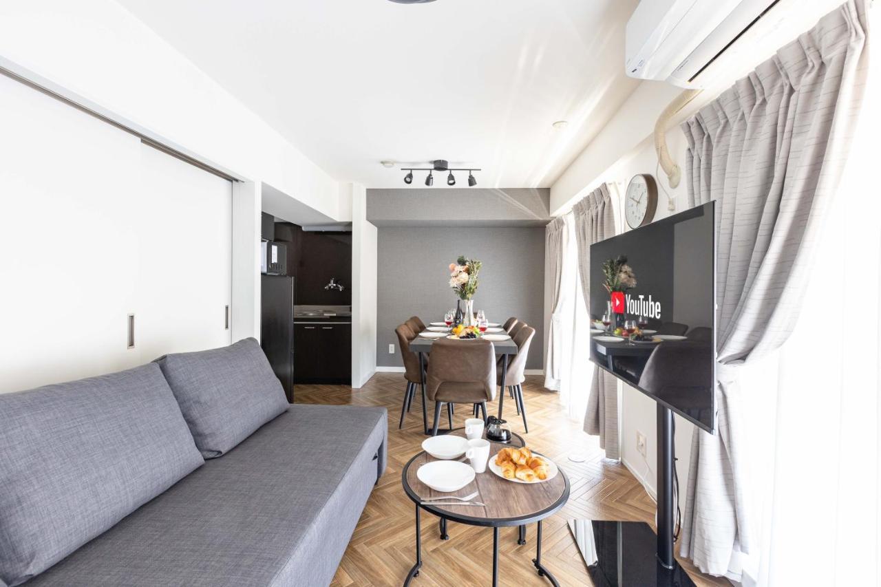 Apartment River Side Namba 302