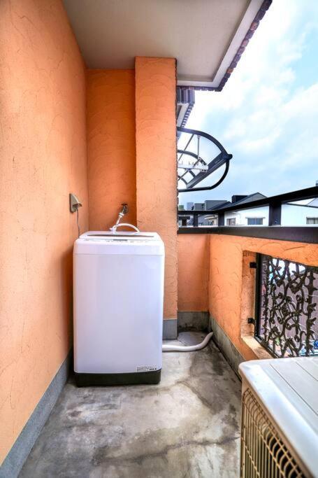 Apartment 鶴橋駅徒歩2分 トイレ浴室複数あり3階建て一軒家車庫付き Osaka