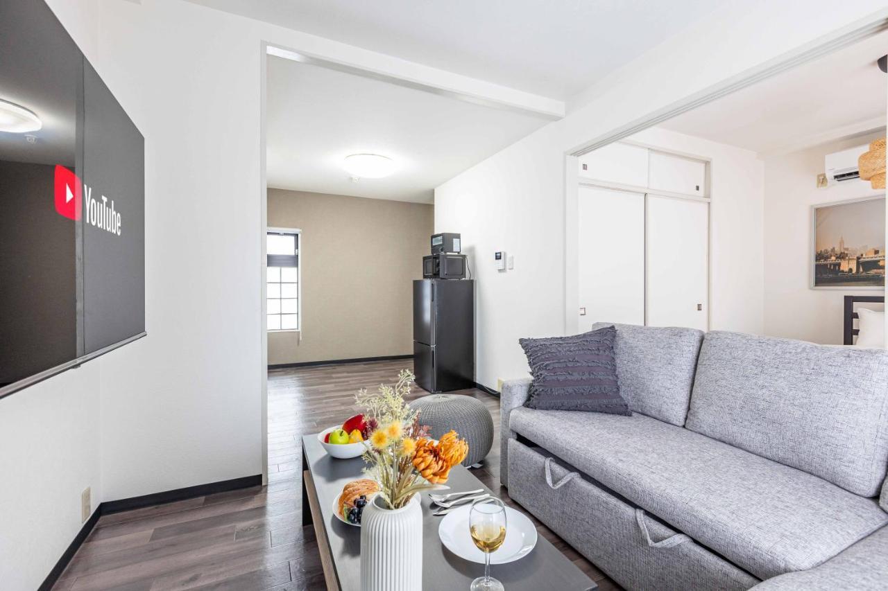 1st Apartment *