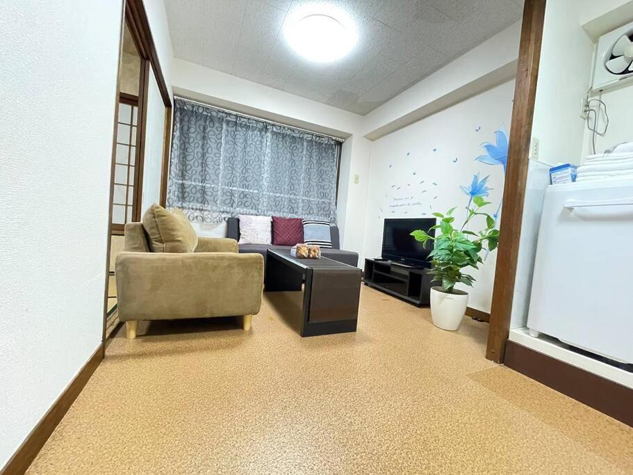 大阪市中心，难波车站5分钟，步行心斋桥道顿堀，独立公寓设备齐全 Apartment