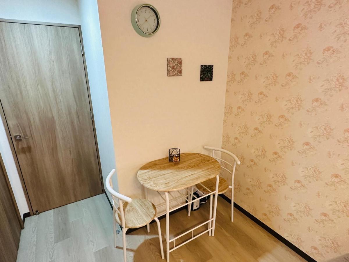 Apartment 1102黒門市場1分!道頓堀まで徒歩8分!心斎橋まで徒歩9分!関西空港とusj直行電車バスあり *